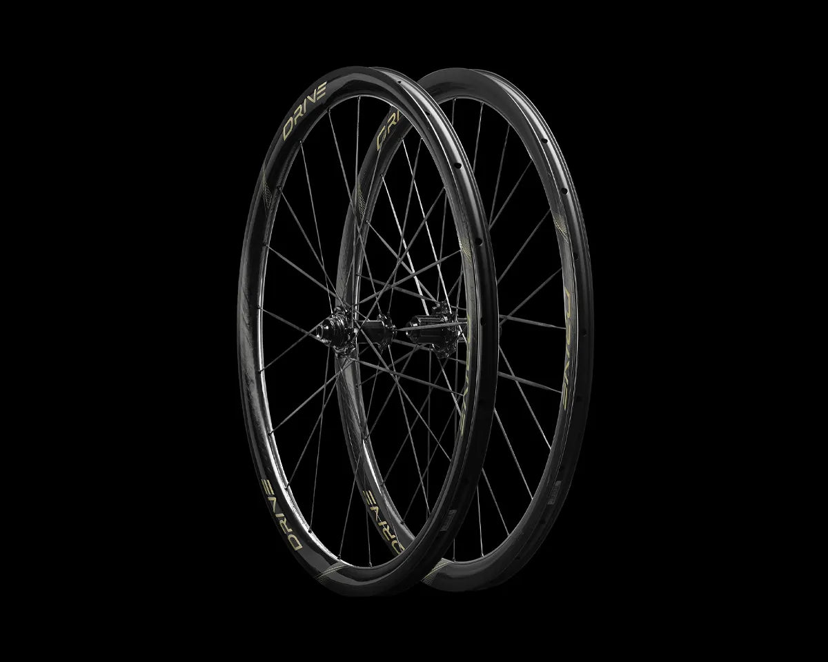 Vue latérale des roues DRIVE II 36D – profil 36 mm, tubeless ready, rayons carbone