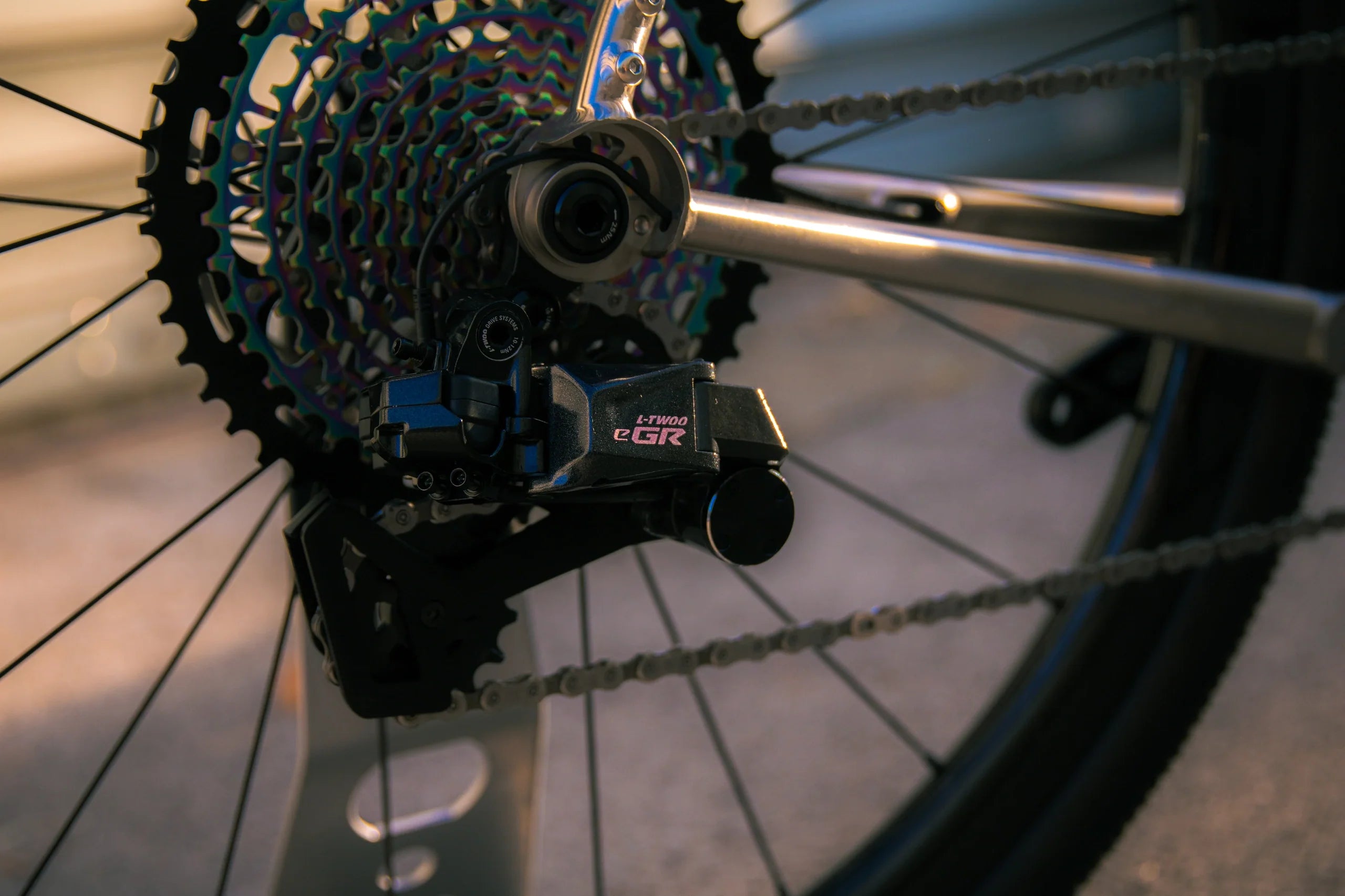 Focus sur la transmission gravel L-TWOO EGR sur un GRAAVE de CYKL, gravel en titane