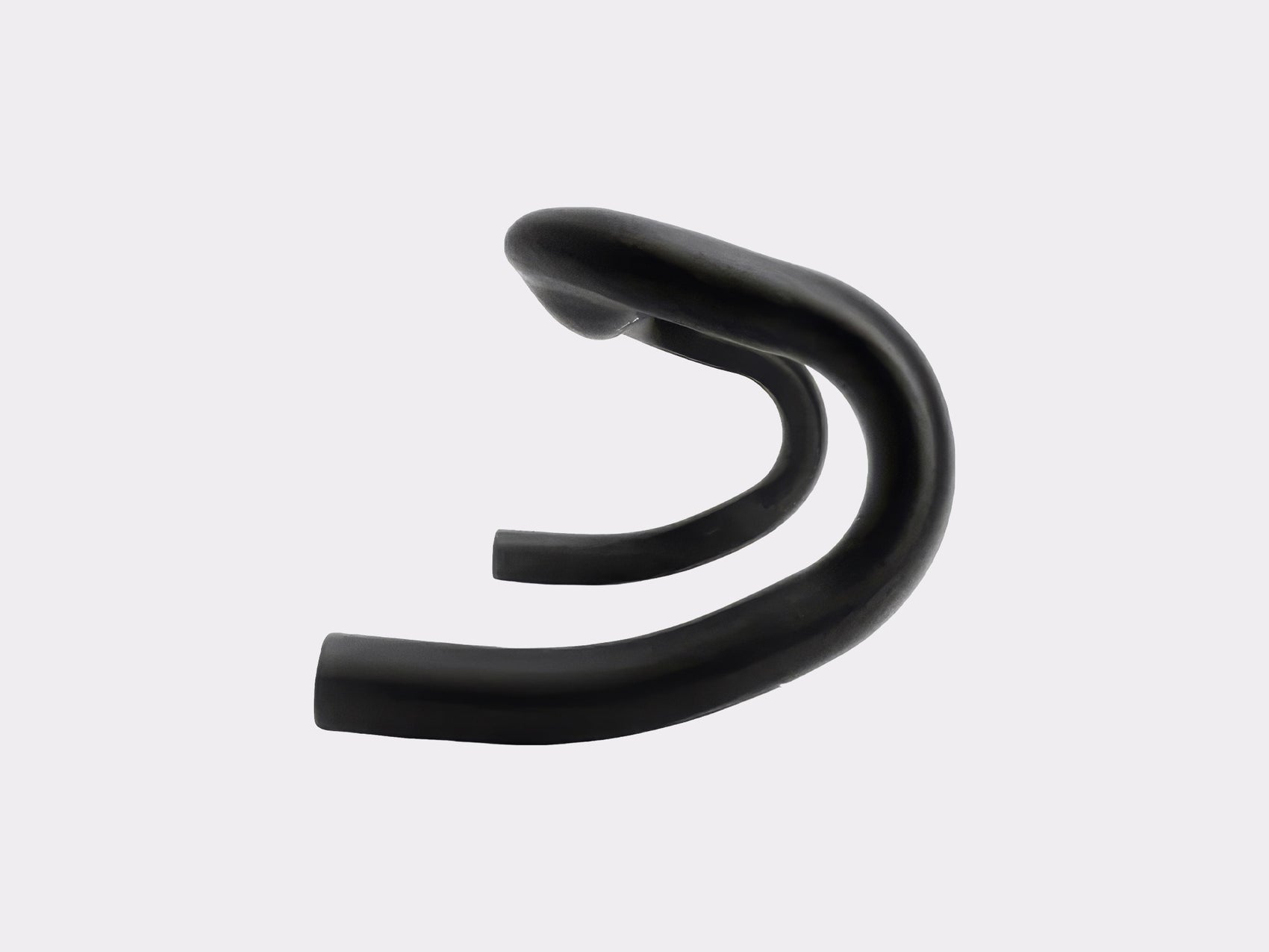 Vue arrière montrant la transition entre la zone de serrage et les sections profilées intégrant le passage des durites.