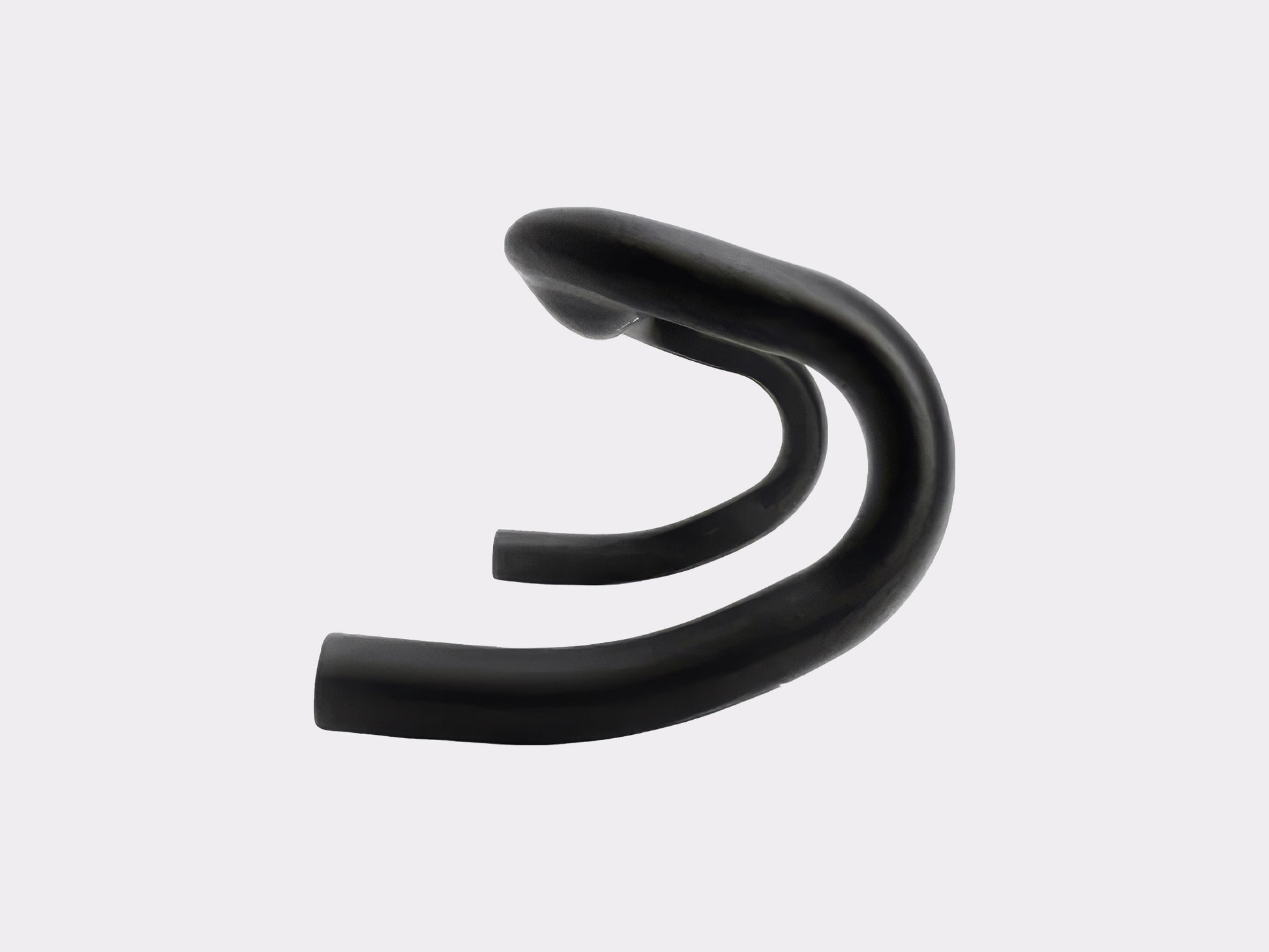 Vue arrière montrant la transition entre la zone de serrage et les sections profilées intégrant le passage des durites.