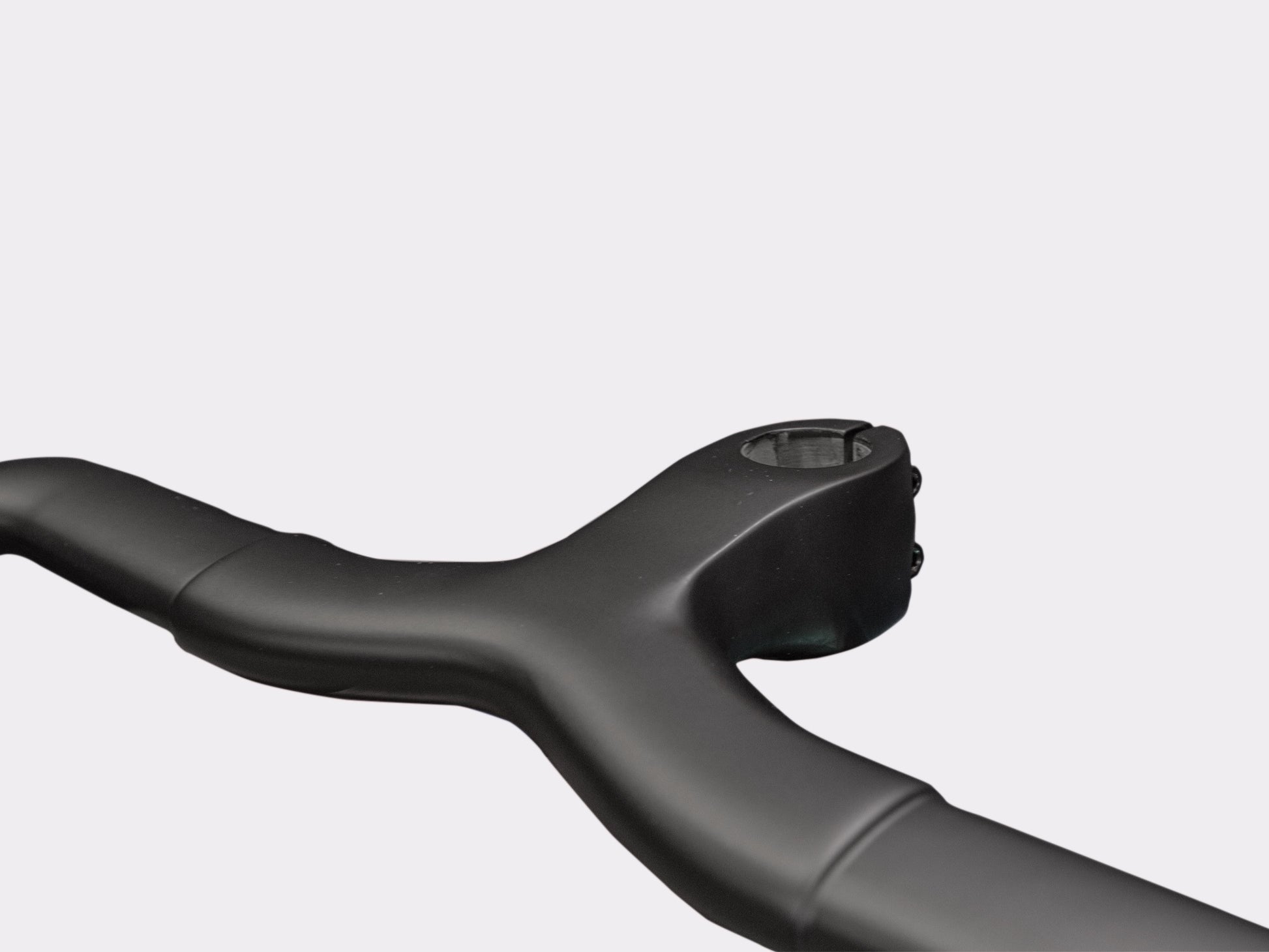 Détail de la potence intégrée et de la courbure structurelle du cockpit gravel carbone CYKL G01.