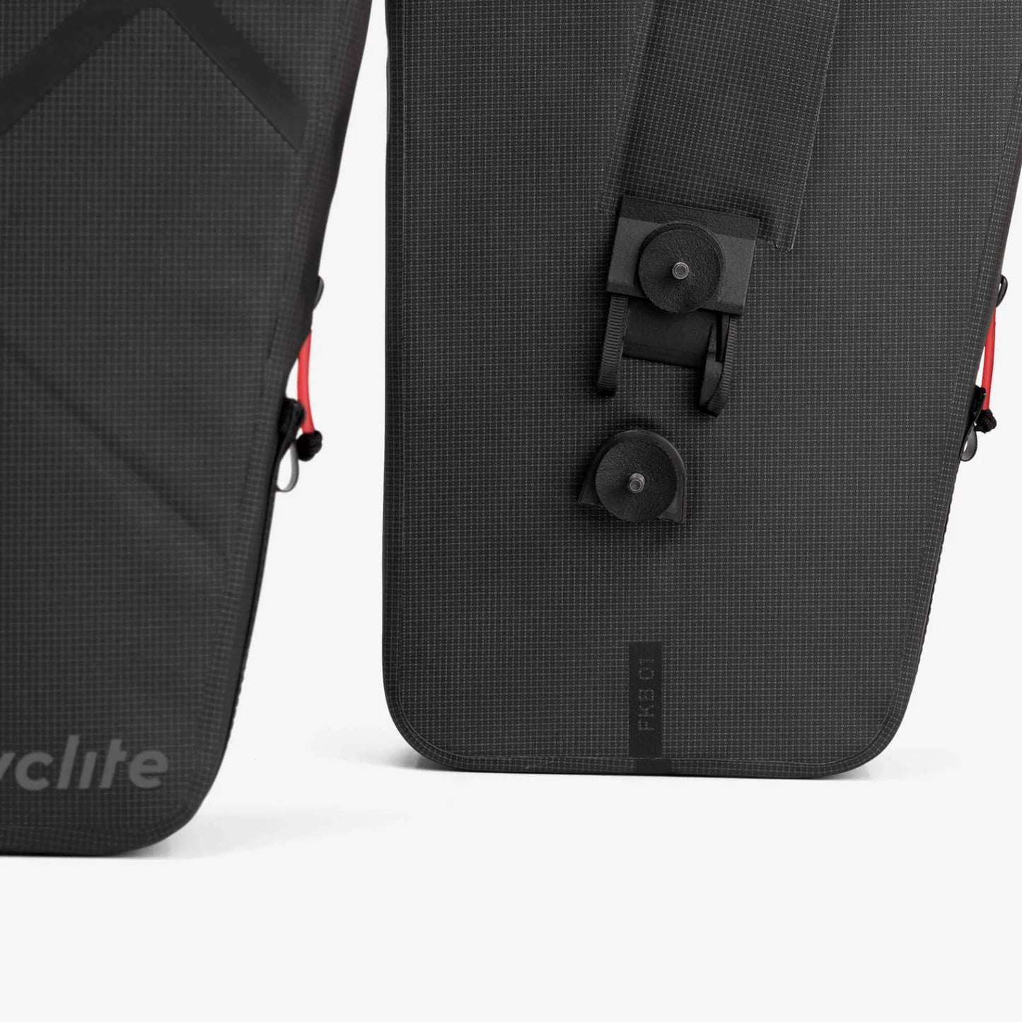 Détail du système de fixation rapide de la sacoche de fourche noire Cyclite Fork Bag 01 (Noir)