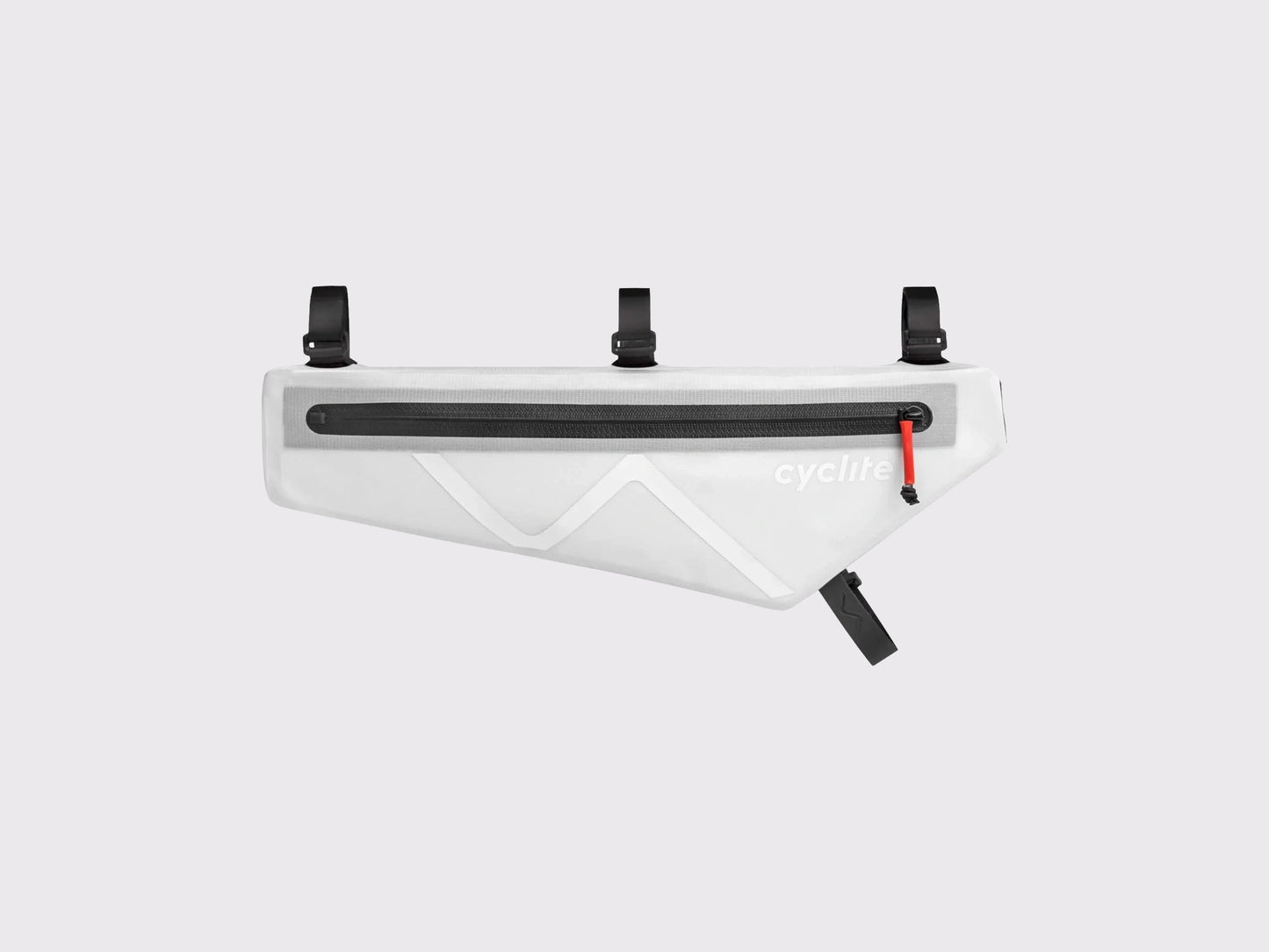 Vue latérale droite de la sacoche Cyclite Frame Bag 02 gris clair, illustrant la découpe oblique optimisant le dégagement des bidons du cadre. (Blanc)
