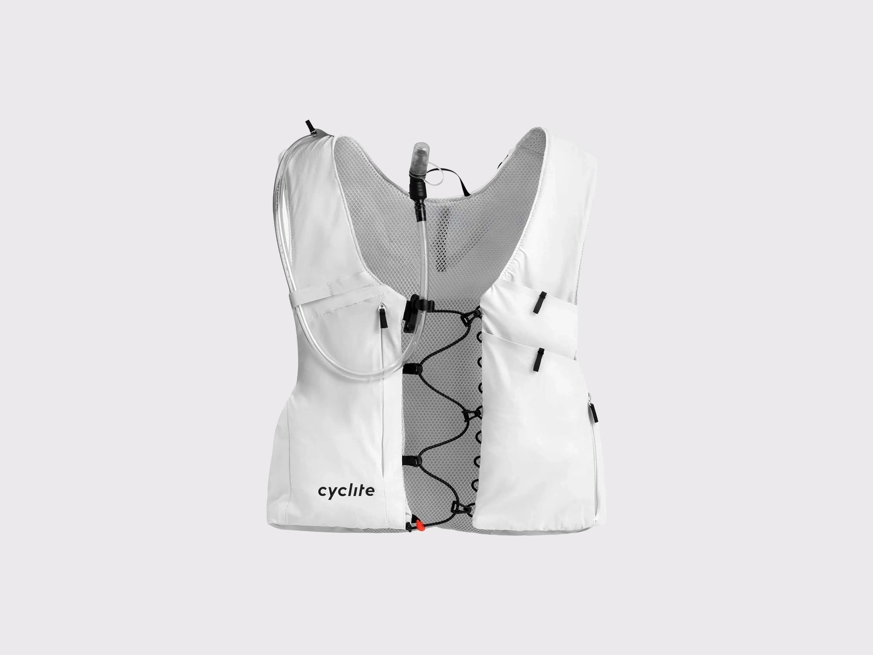 Sac d'hydratation ultra-léger Cyclite Hydration Vest 01 blanc avec routage de tuyau de poche à eau de face.