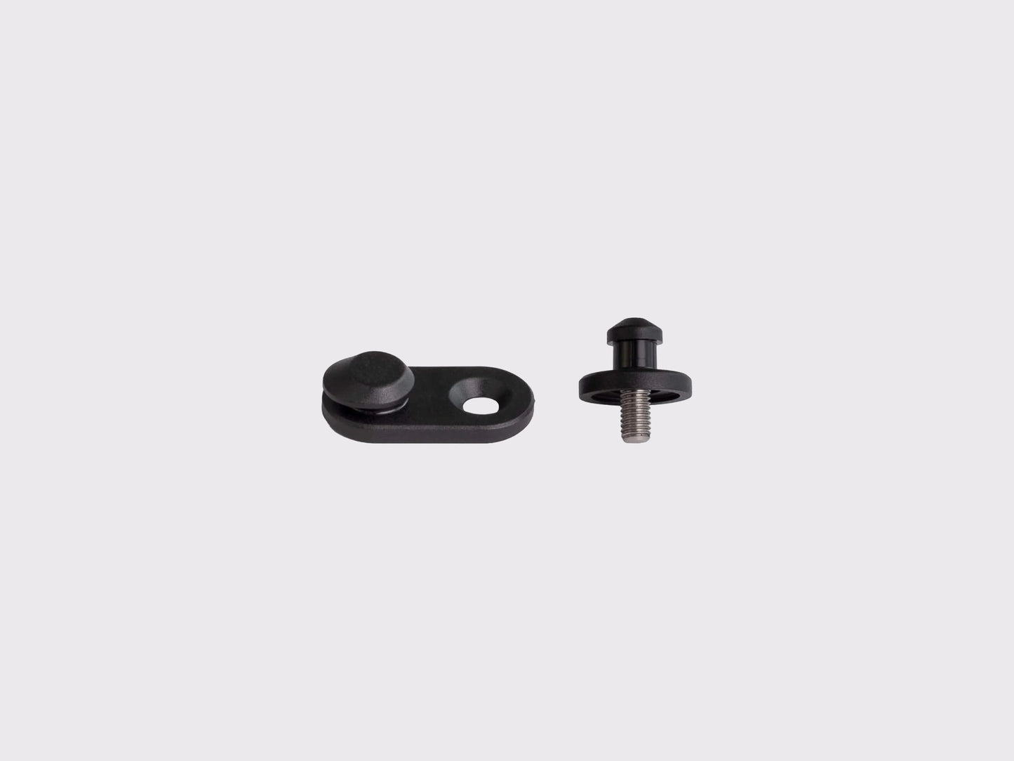 Composants du kit Cyclite Nano Bolt Mount 01 avec embase en POM, plot de centrage et visserie en acier inoxydable A2