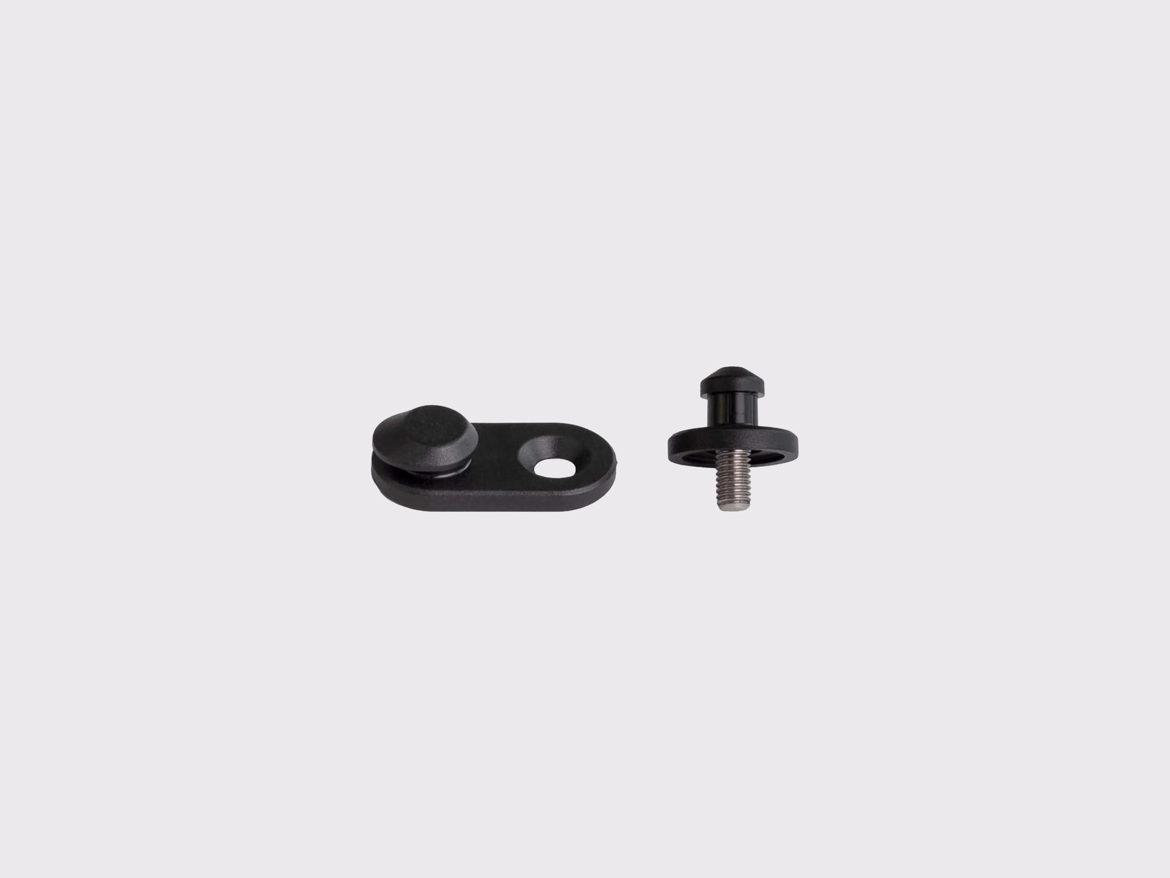 Composants du kit Cyclite Nano Bolt Mount 01 avec embase en POM, plot de centrage et visserie en acier inoxydable A2