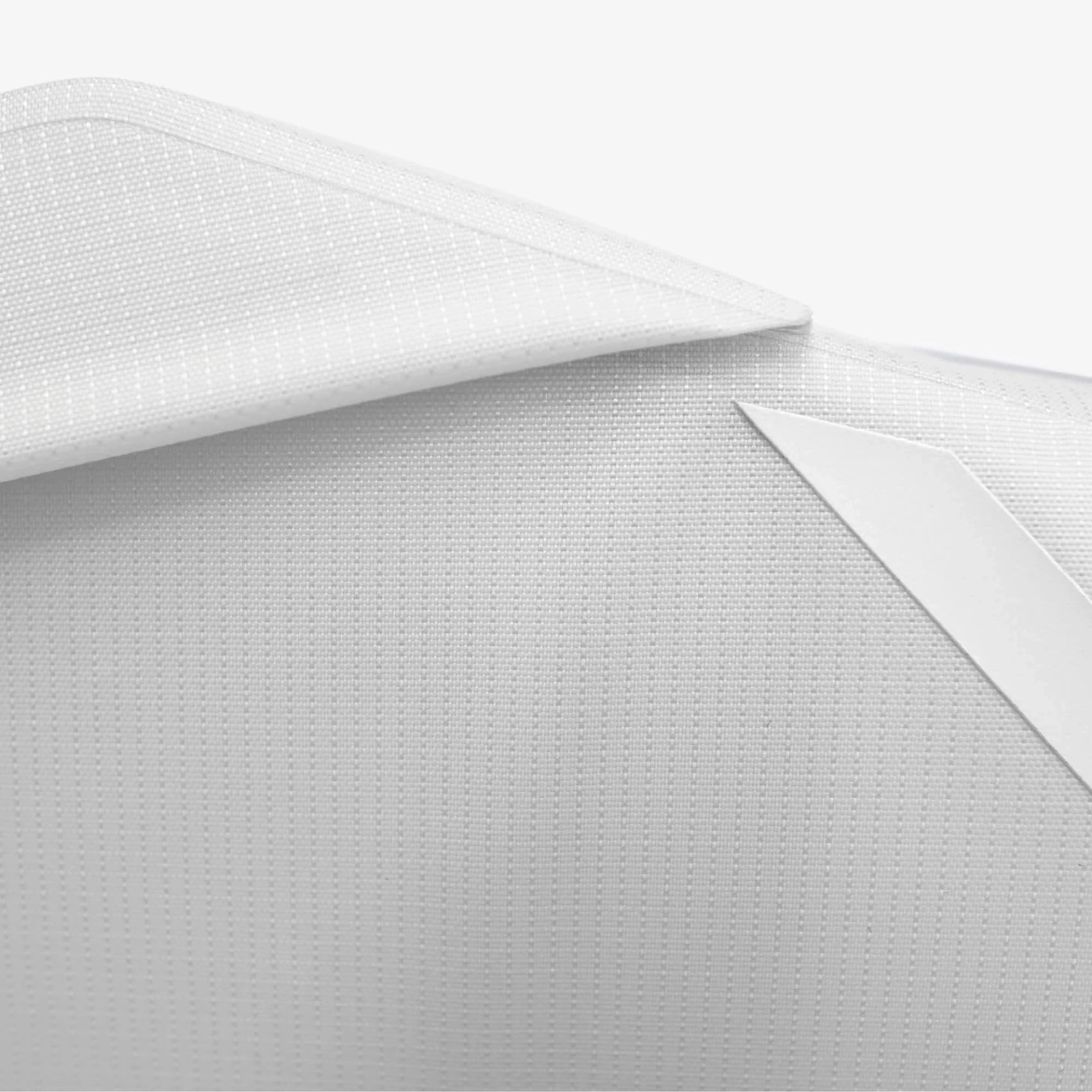 Détail du tissu technique LiteGrid ripstop imperméable blanc et thermosoudé de la sacoche CYCLITE. (Blanc)