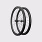 Paire de roues gravel Elitewheels Drive G42 de profil avec moyeu et corps de roue libre titane (Noir)