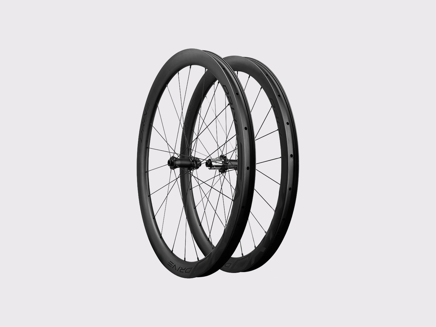 Paire de roues gravel Elitewheels Drive G42 de profil avec moyeu et corps de roue libre titane (Noir)