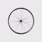 Roue VTT 29 pouces Elitewheels Pro36 vue de face mettant en avant le profil de jante asymétrique en carbone et les graphismes discrets.