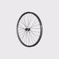 Roue avant carbone VTT Elitewheels Pro36 vue de trois-quarts exposant le moyeu Pro, l'interface de disque et le perçage renforcé de la jante.