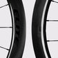 Gros plan sur la jante en carbone UD noir mat des roues Elitewheels Marvel II 50D avec marquage officiel (Noir) (50 mm)