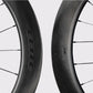 Gros plan sur la jante en carbone UD noir mat des roues Elitewheels Marvel II 65D avec marquage officiel (Noir) (65 mm)