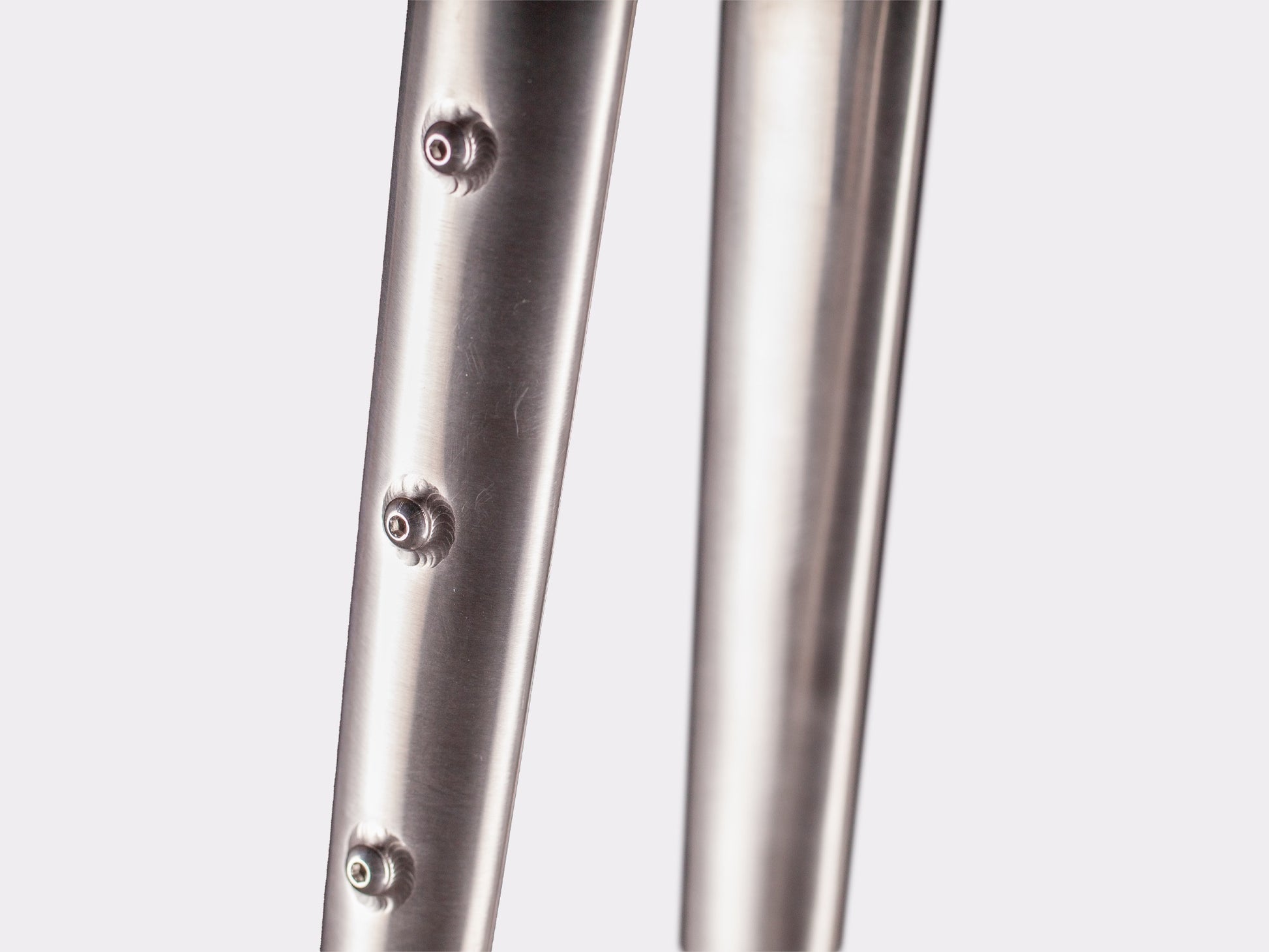 Fourche gravel titane bikepacking CYKL avec 6 œillets + oeillet pour garde boue