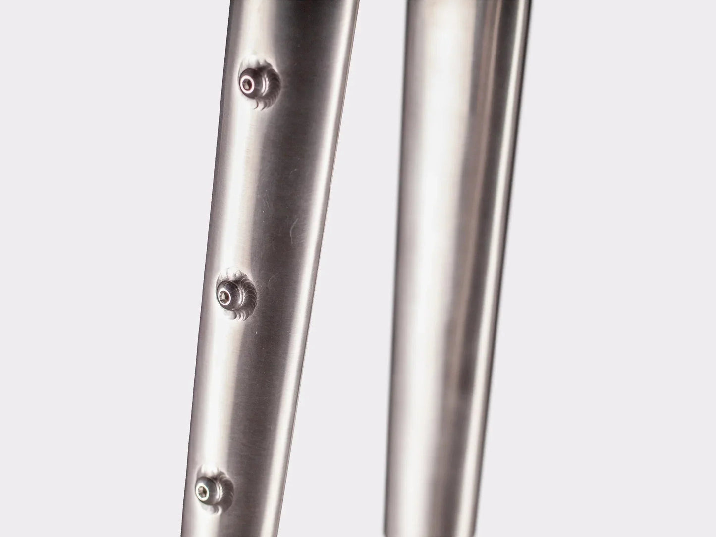 Fourche gravel titane bikepacking CYKL avec 6 œillets + oeillet pour garde boue (œillets)