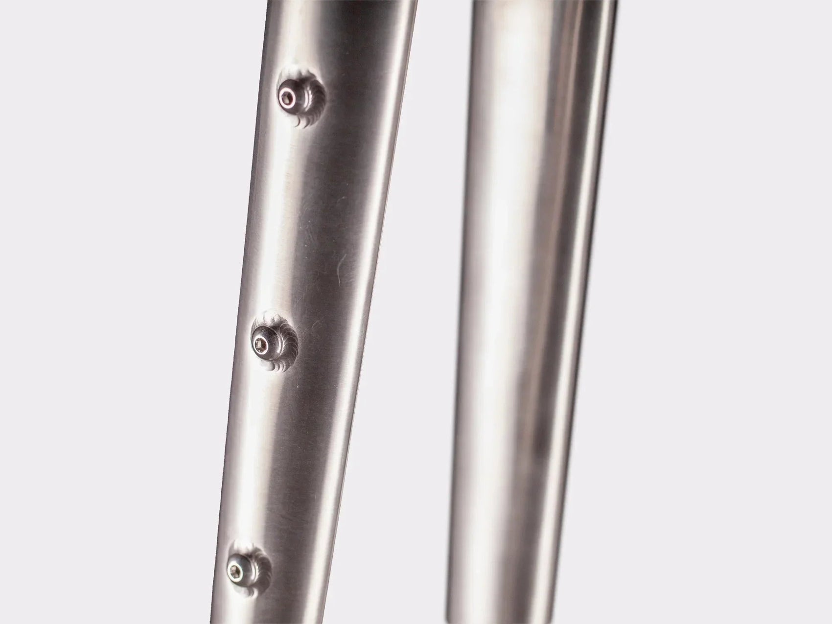 Fourche gravel titane bikepacking CYKL avec 6 œillets + oeillet pour garde boue (œillets)