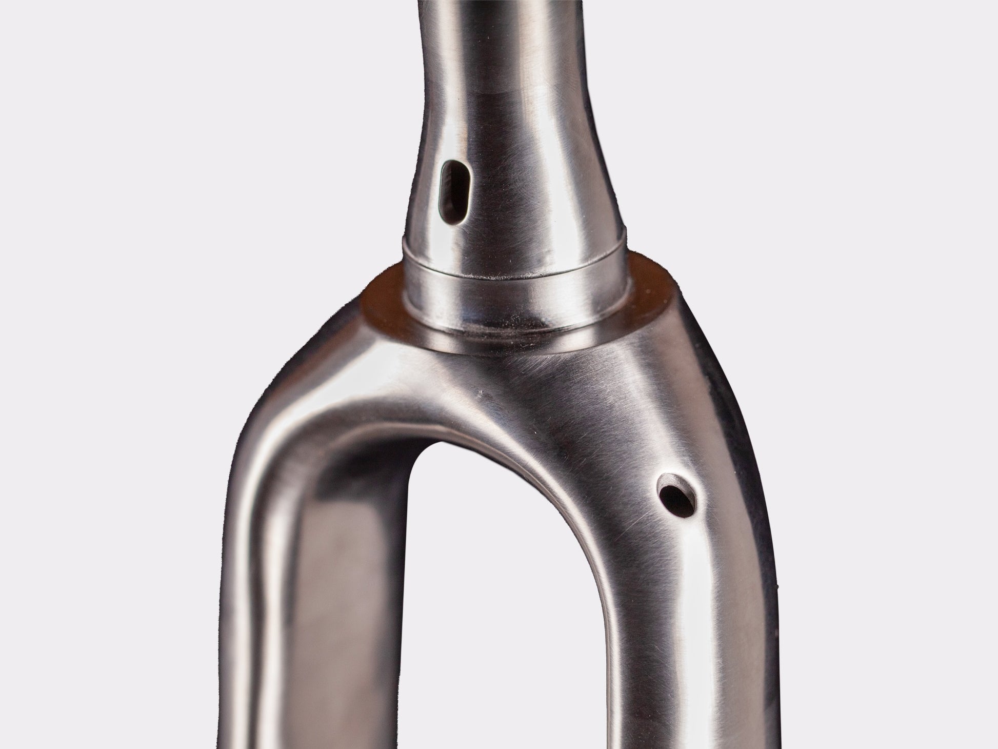 Fourche gravel titane bikepacking CYKL passage de gaine semi interne / externe