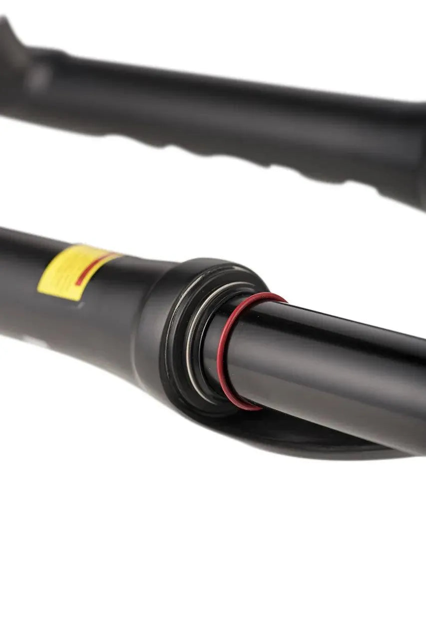 Système d’amortissement hydraulique Kindshock GTC – rebond ajustable et blocage pour un contrôle précis sur tout type de sol.