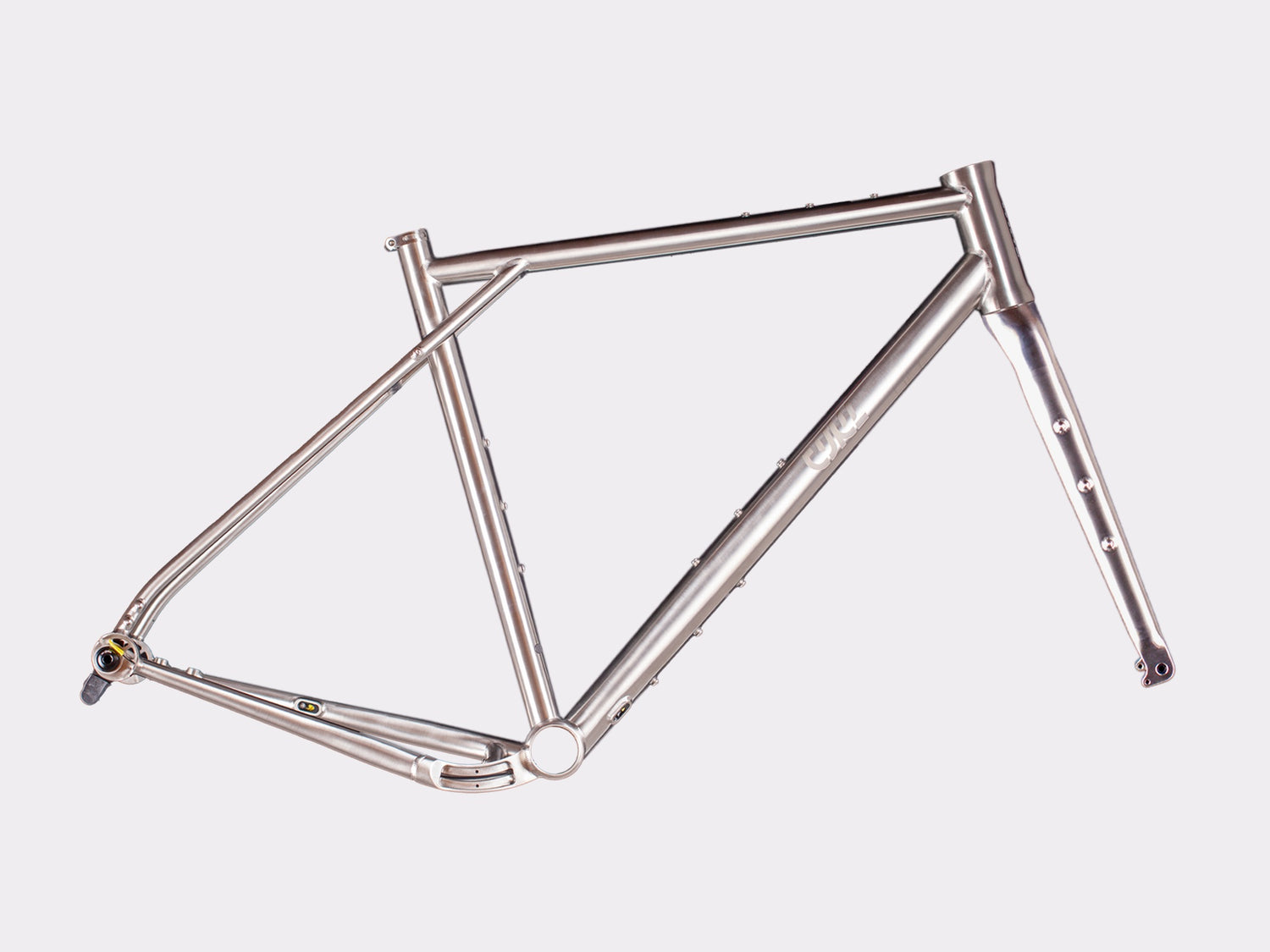 Kit cadre gravel titane CYKL | GRAAVE gravel en titane d'aventure avec beaucoup d'œillets pour le bikepacking – avec fourche titane montée.