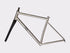 Kit cadre gravel en titane MONO CYKL, cadre gravel titane avec routage interne, axe arrière inclus et fourche carbone montée.