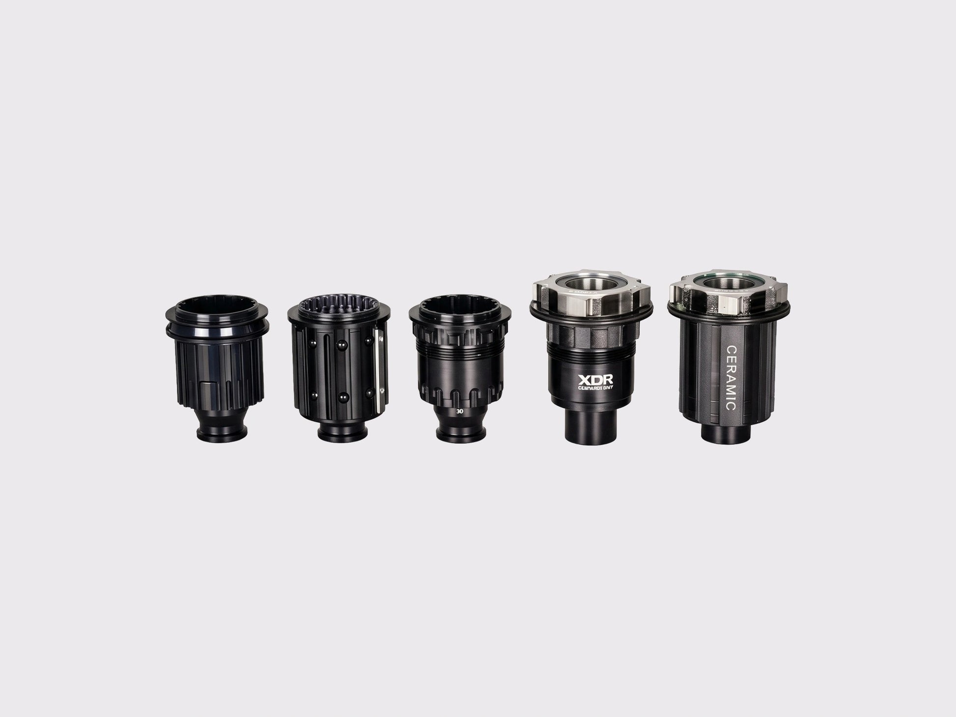 Série de corps de roue libre Elitewheels pour moyeux Drive et Marvel. Vue des différents standards de transmission incluant Shimano MicroSpline, SRAM XDR et marquage 'Ceramic' pour roulements haute précision.