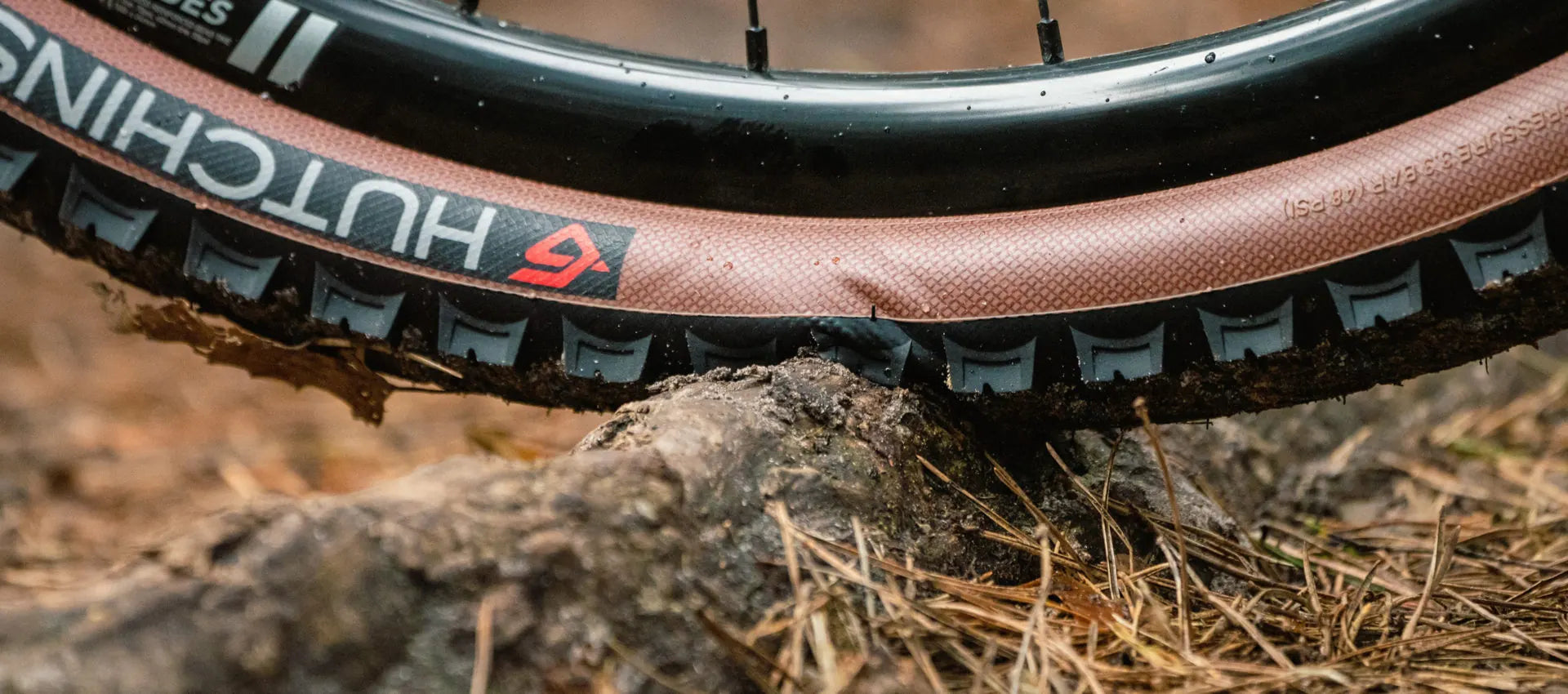 Pneu Hutchinson Tundra TLR en action sur terrain gravel