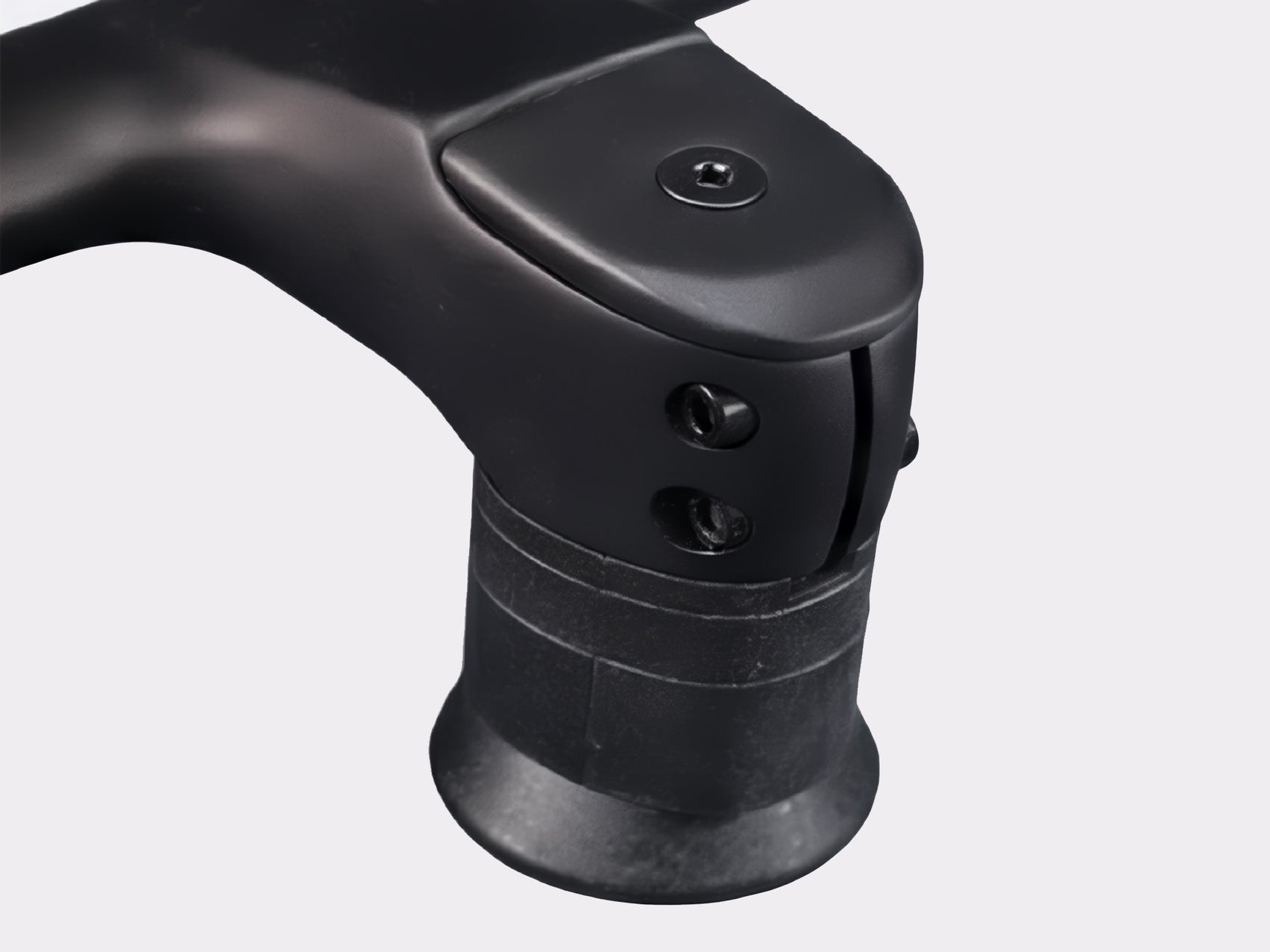 Combo cintre/potence carbone CYKL pour vélo de route, focus sur les entretoises