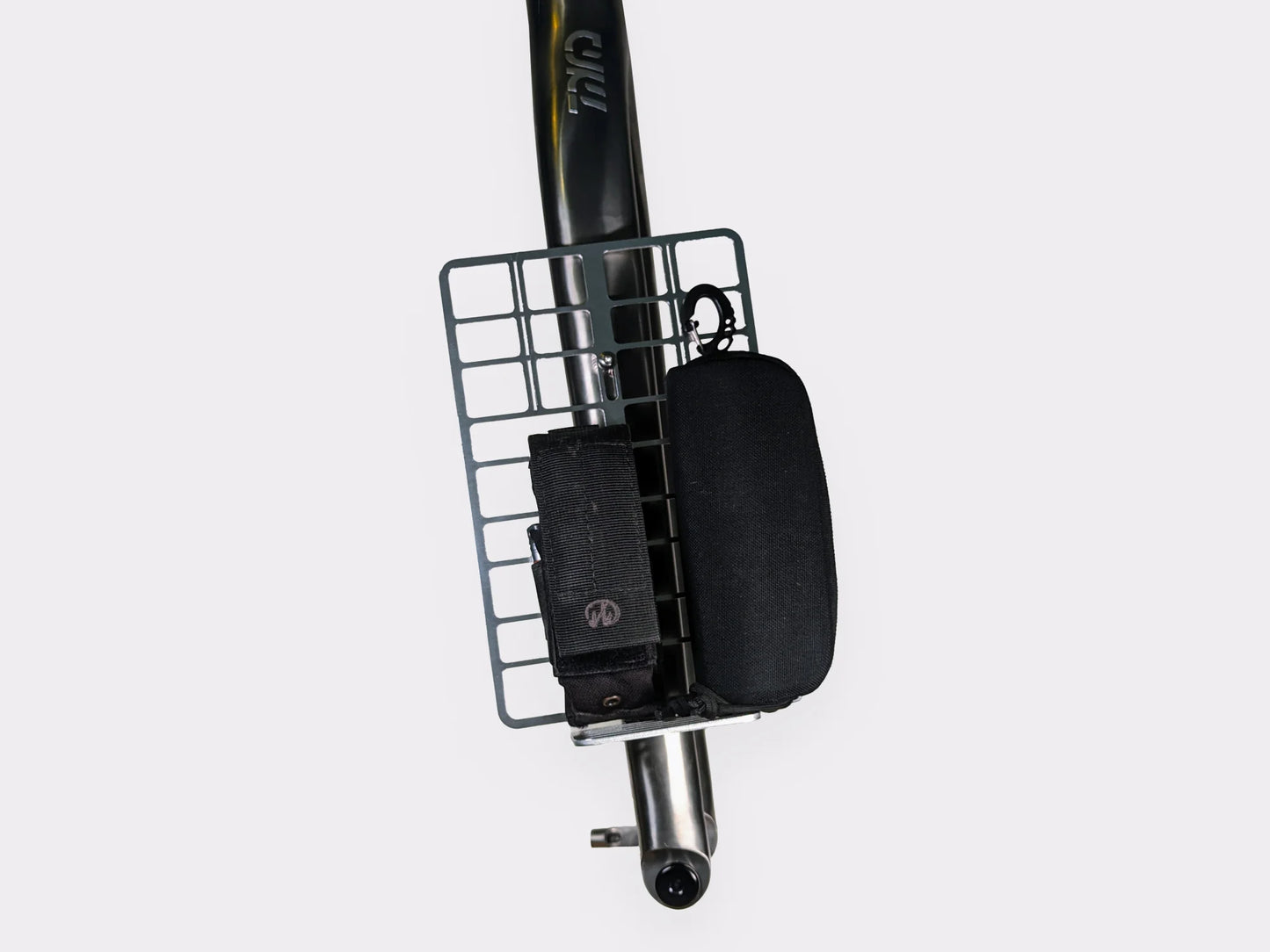 Porte-bagages de fourche titane CYKL – vue de dessus, plateforme stable, compatibilité accessoires MOLLE et bikepacking