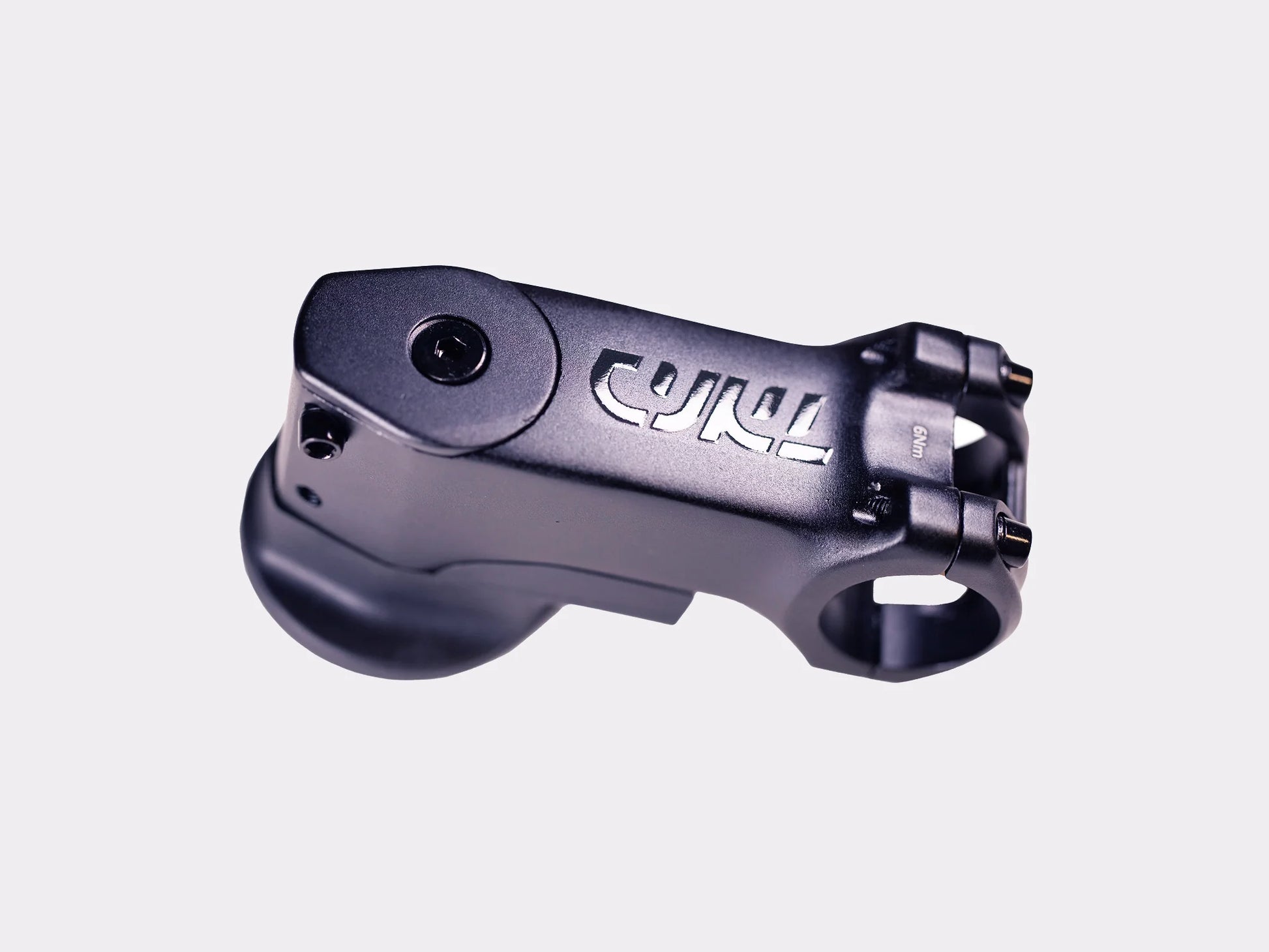 Potence aluminium CYKL vue en biais, finition mate, avec intégration de capot pour cockpit gravel ou route.