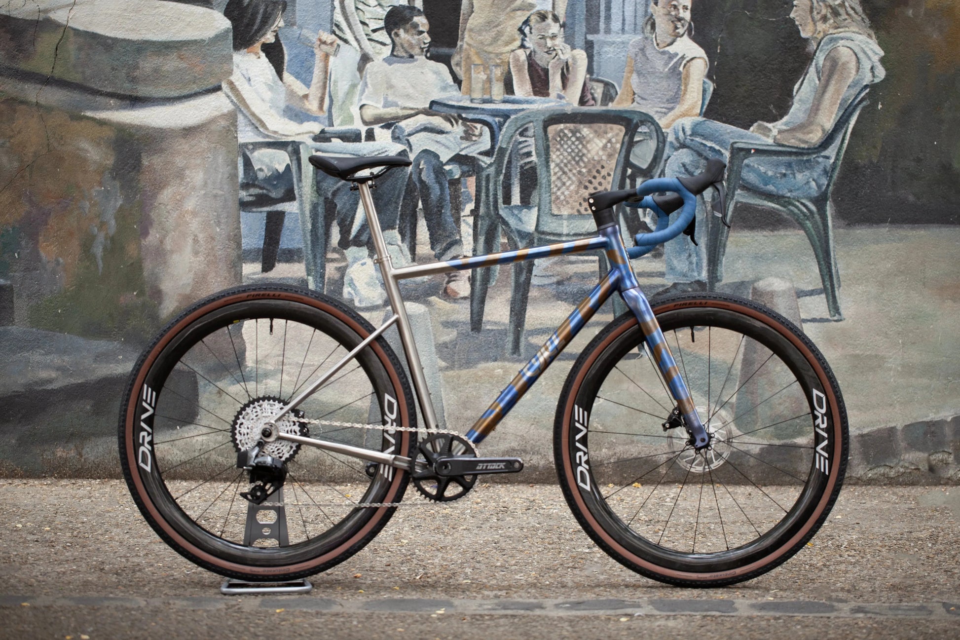 PRET A ROULER | CYKL | GRAVEL | RAAVE Le tigre bleu - CYKL.STORE