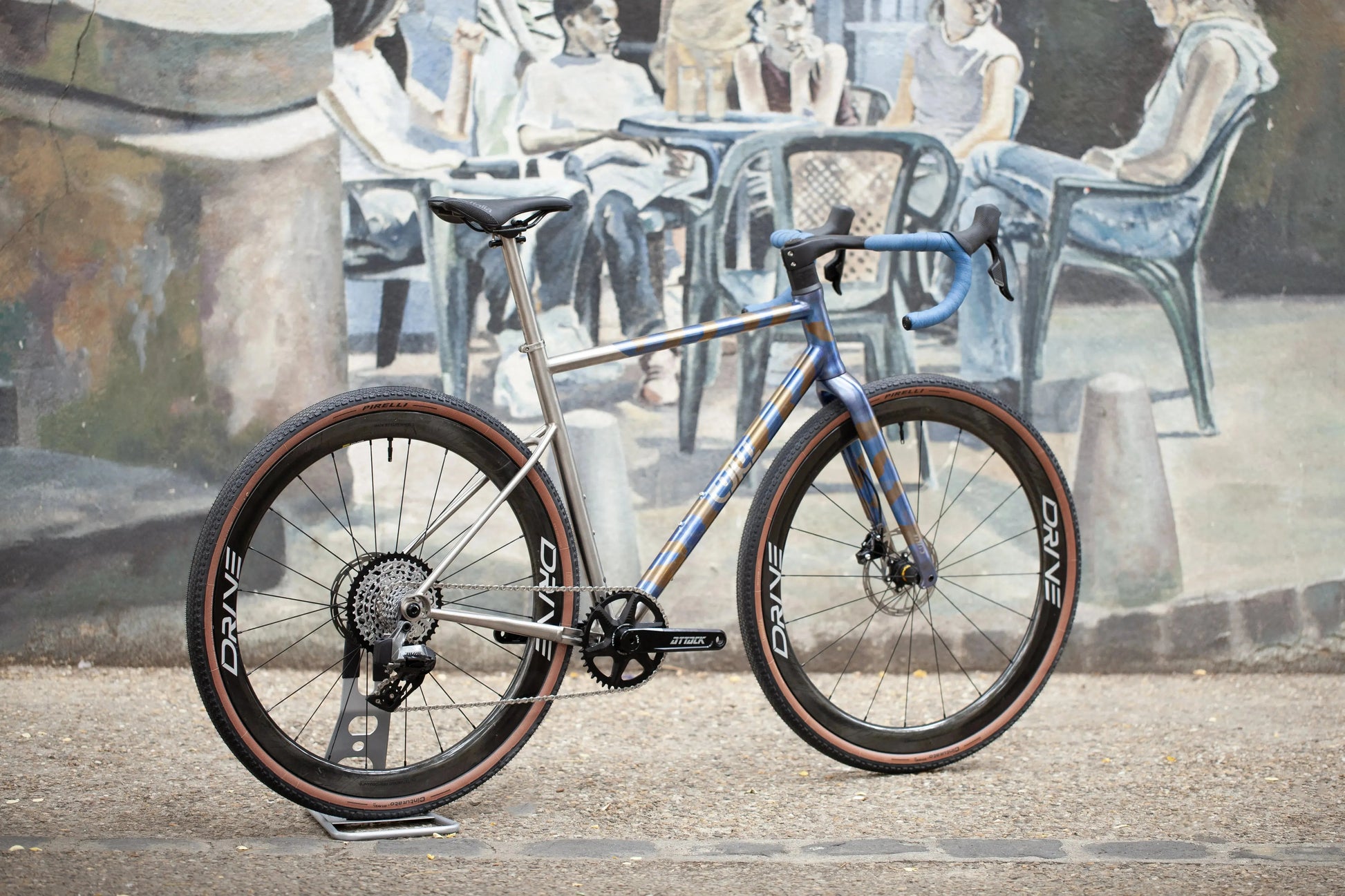 PRET A ROULER | CYKL | GRAVEL | RAAVE Le tigre bleu - CYKL.STORE