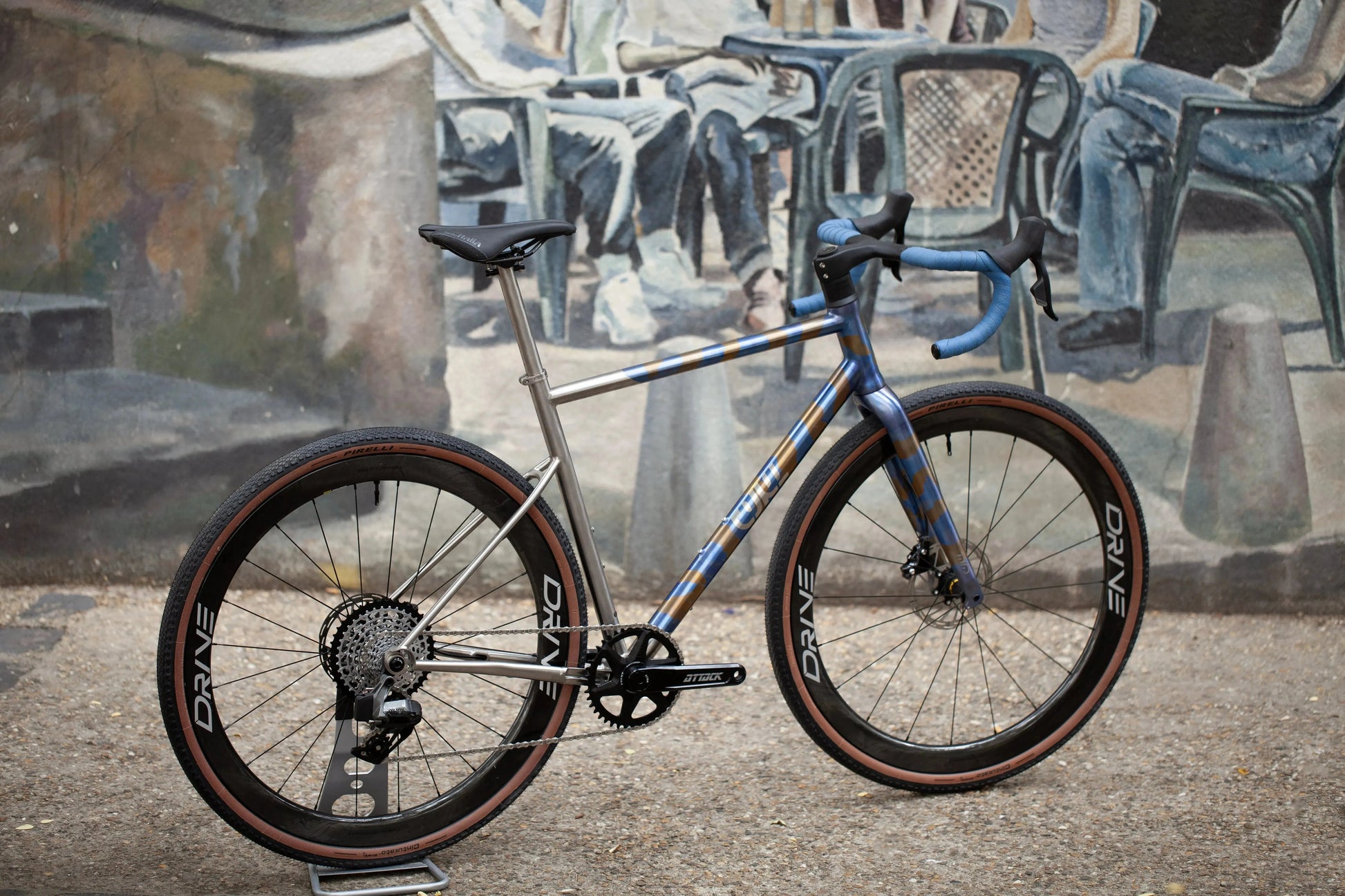 PRET A ROULER | CYKL | GRAVEL | RAAVE Le tigre bleu - CYKL.STORE