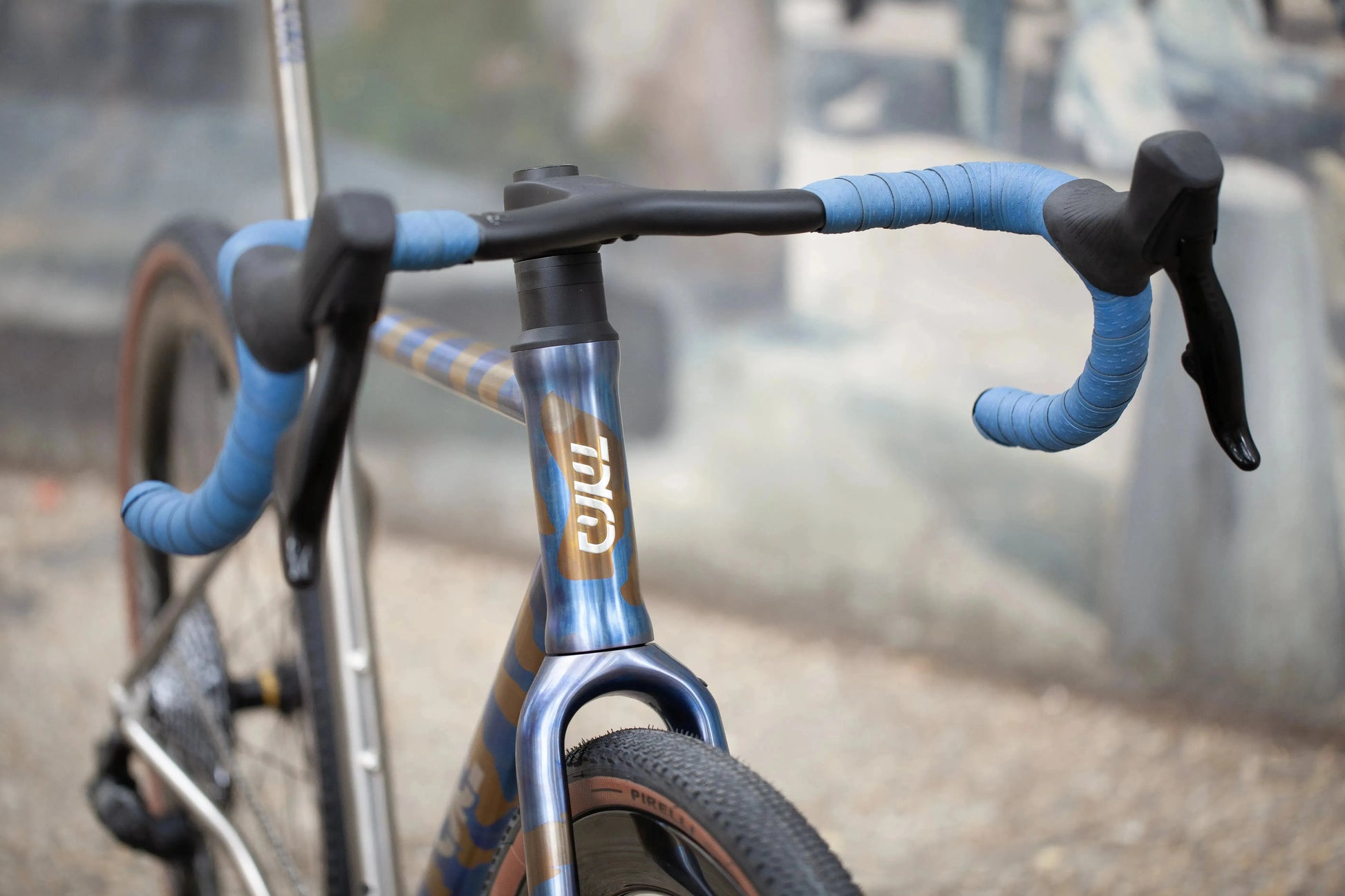 PRET A ROULER | CYKL | GRAVEL | RAAVE Le tigre bleu - CYKL.STORE