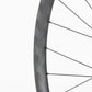 Détail jante Sislent Terra LC finition carbone brut logo noir discret