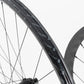 Vue rapprochée jante hookless carbone Sislent Terra LC avec rayonnage cx ray
