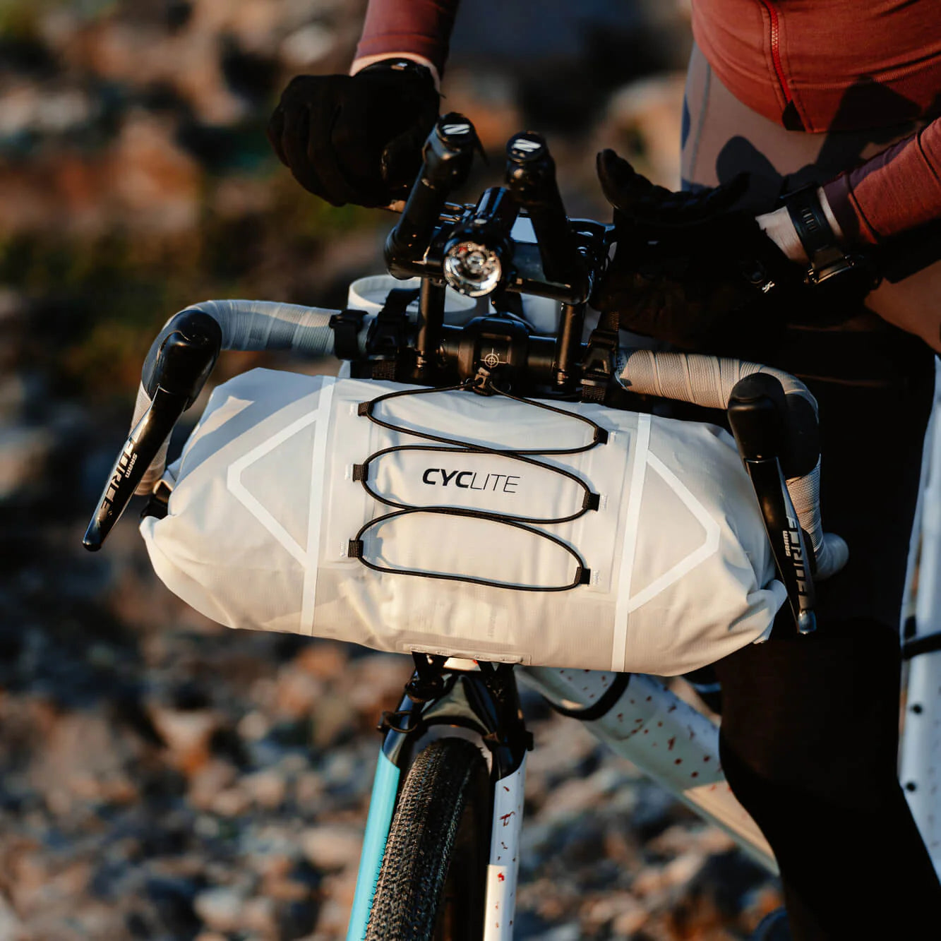 Sacoche de guidon étanche Cyclite handlebar roll bag 01 white | CYKL