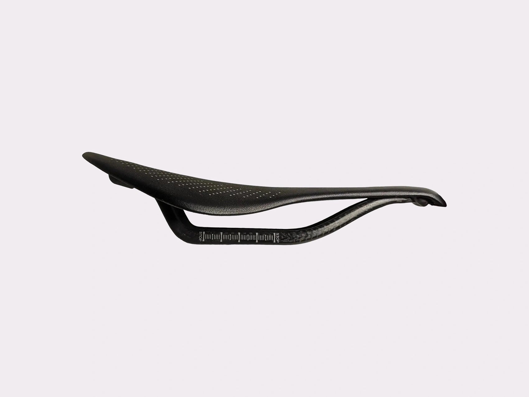 Selle carbone CYKL UltraLight SL avec revêtement fin. 143 mm de large pour un poids de 95 g