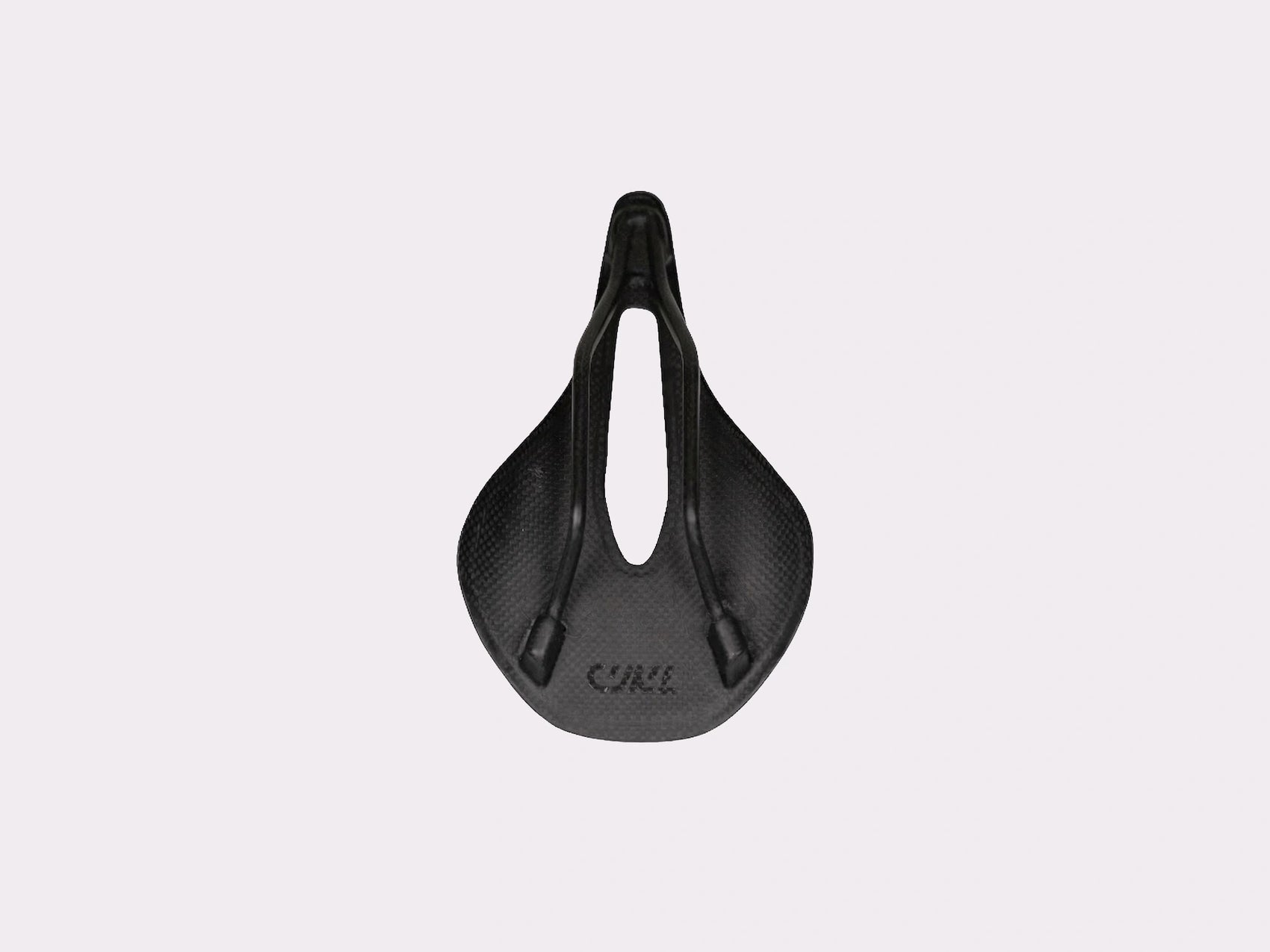 Vude de dessous de la selle carbone CYKL UltraLight SL avec revêtement fin. 143 mm de large pour un poids de 95 g