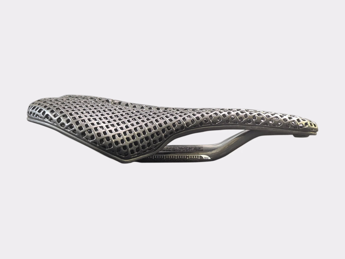 Zoom sur le rembourrage 3D d’une selle carbone haut de gamme, structure respirante et ergonomique
