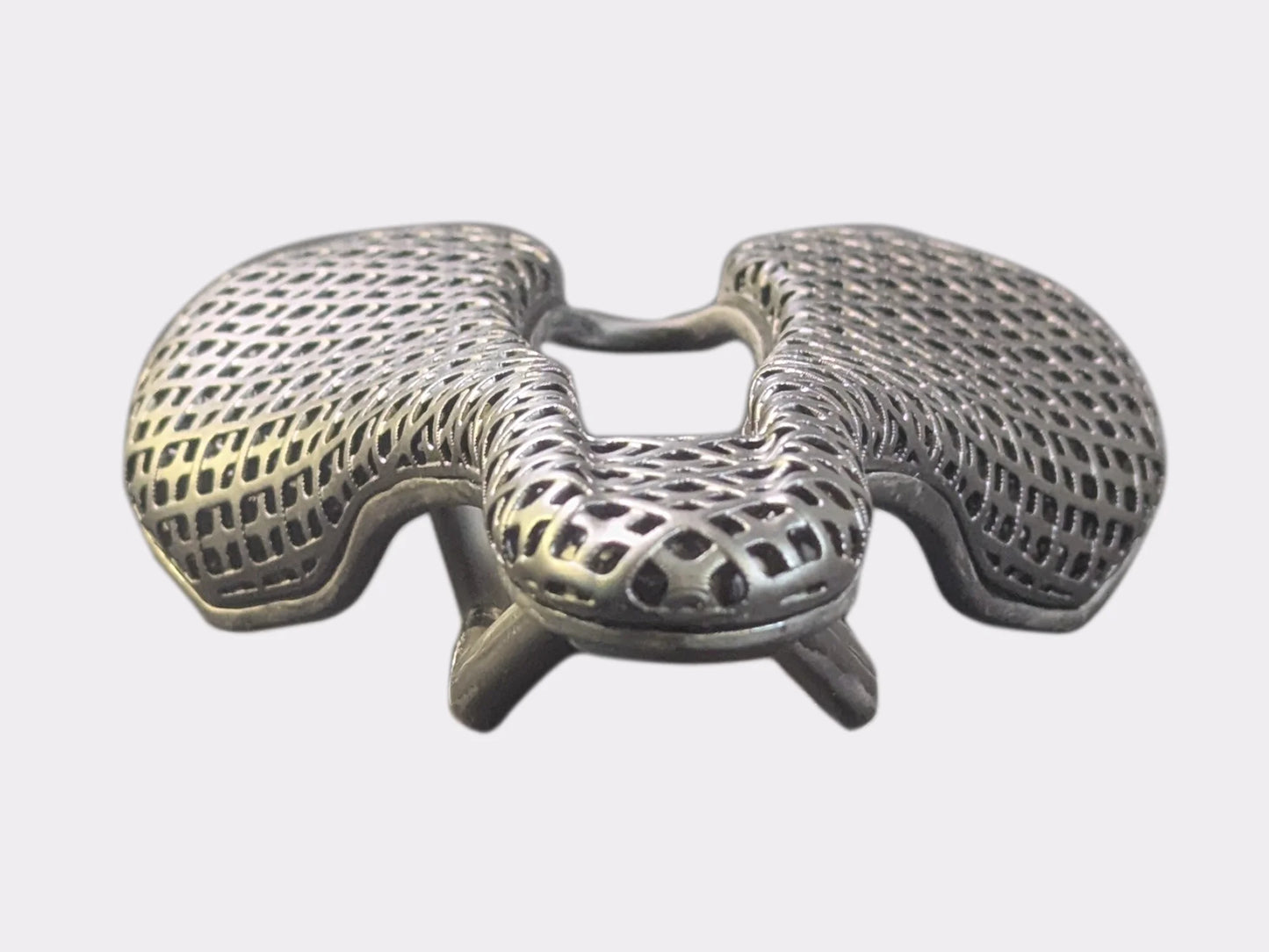 Selle vélo carbone haut de gamme vue de dessous, rails carbone et structure allégée en impression 3D