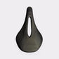 Zoom sur rails carbone de la selle ultra light CYKL – absorption des vibrations, compatibilité tige de selle standard