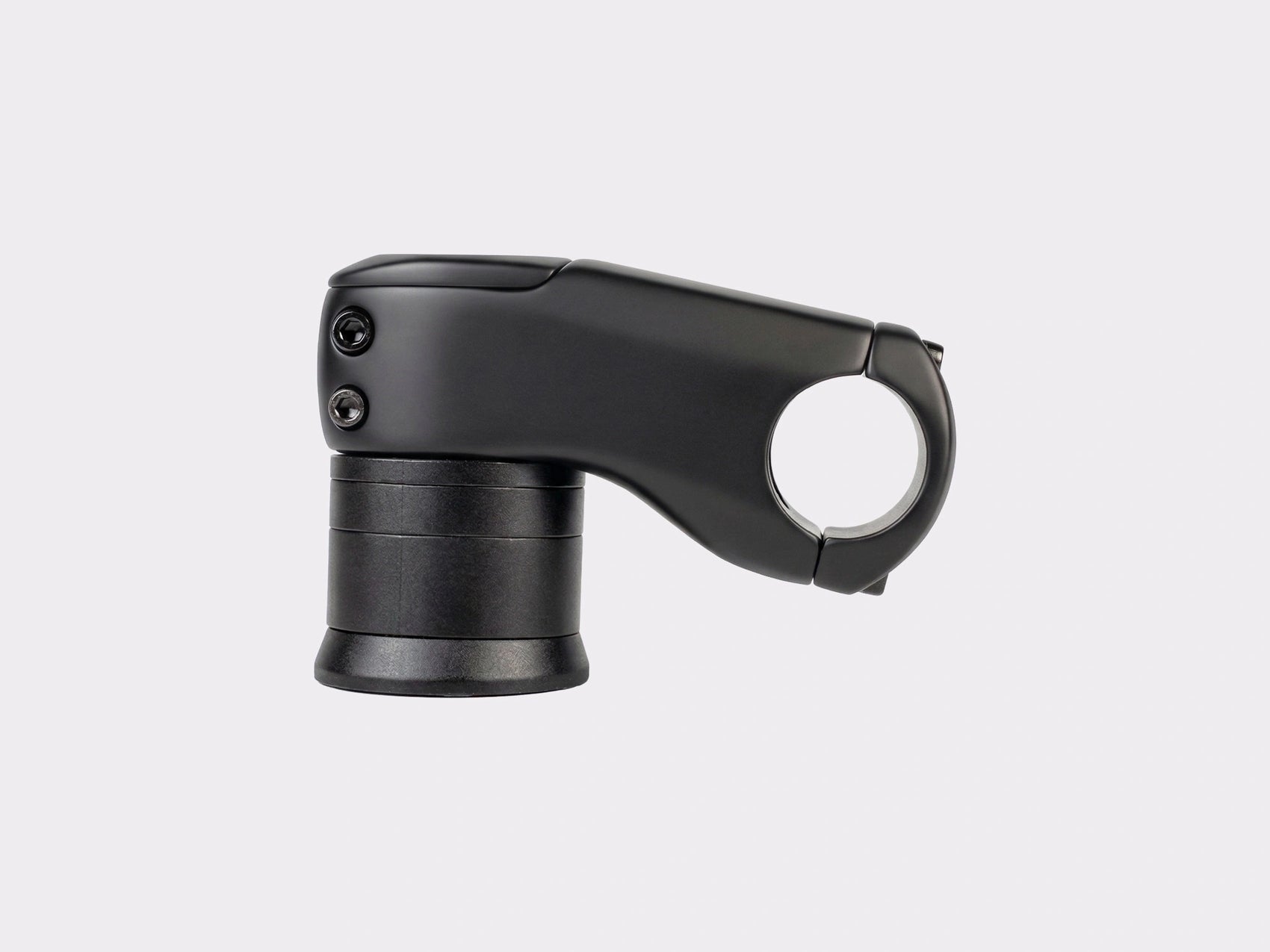Vue latérale potence carbone ARISE sur entretoises spécifiques pour routage interne invisible.