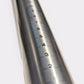 Détail du logo CYKL gravé sur la tige de selle titane – fabrication française, finition haut de gamme
