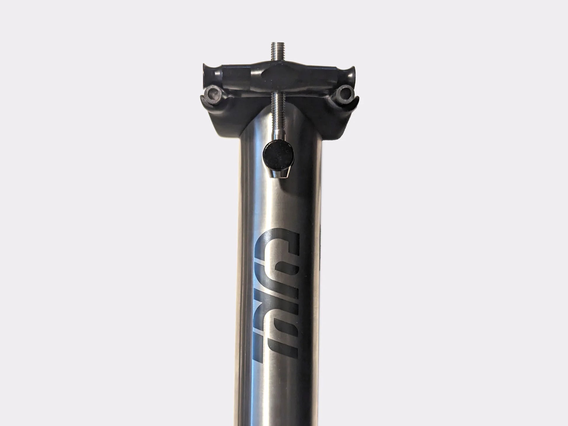 Tige de selle titane avec detail logo CYKL