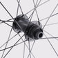 Détail du moyeu avant Zipp ZR1 Disc Brake à fixation Center Lock