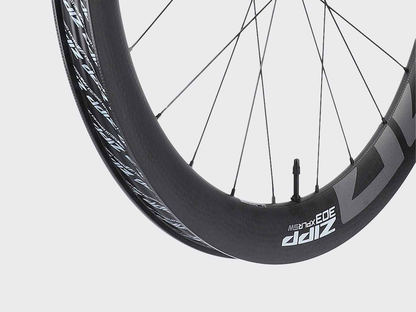 Profil de jante carbone Zipp 303 SW XPLR montrant la largeur interne de 32 mm et le fond de jante tubeless