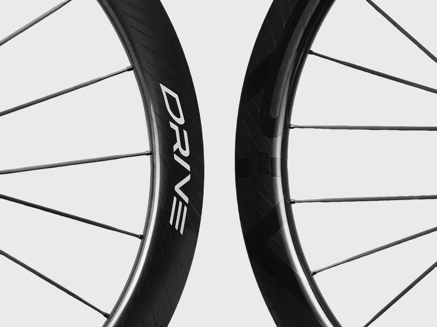 paire de roues elitewheels drive g50 cs. Roues de gravel en carbone avec rayons carbone et moyeux titane.