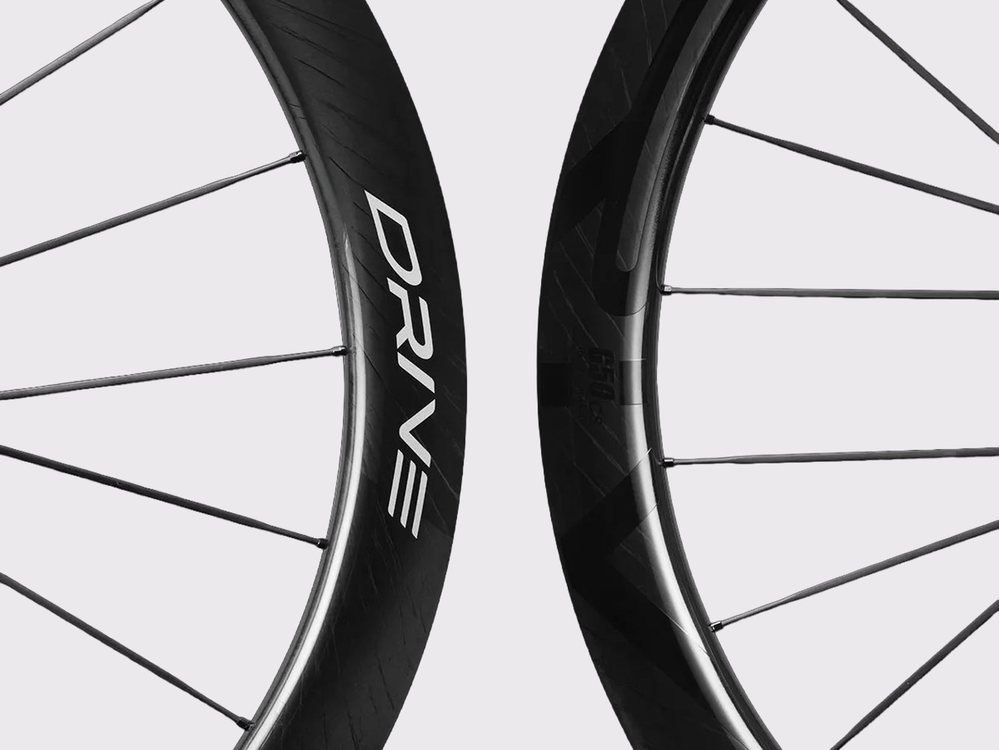 paire de roues elitewheels drive g50 cs. Roues de gravel en carbone avec rayons carbone et moyeux titane.
