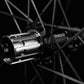 paire de roues elitewheels drive g50 cs. Roues de gravel en carbone avec rayons carbone et moyeux titane.