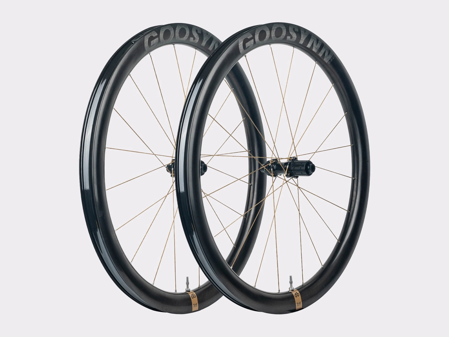 Roues de gravel Goosyn en carbon et rayons polymer (kevlar). Disponible chez CYKL